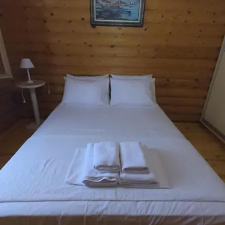 Katia Villa Ajókambosz